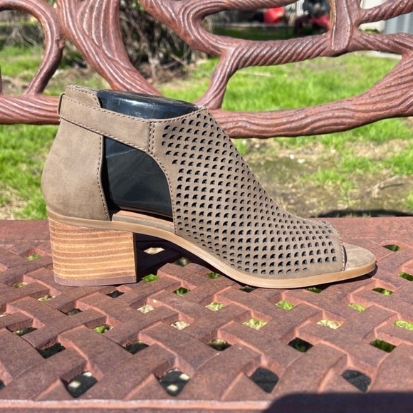 Jessica Simpson Vegan Leather Cut Out Ankle Strap Block Heel Shoes - Picture 6 of 9